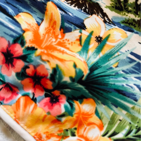 Body Glove tropical flower shorts zipper back pocket Size XL - Picture 2 of 7